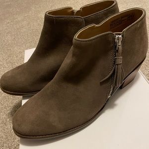 Vionic Joy Serena Ankle Booties. Size 9